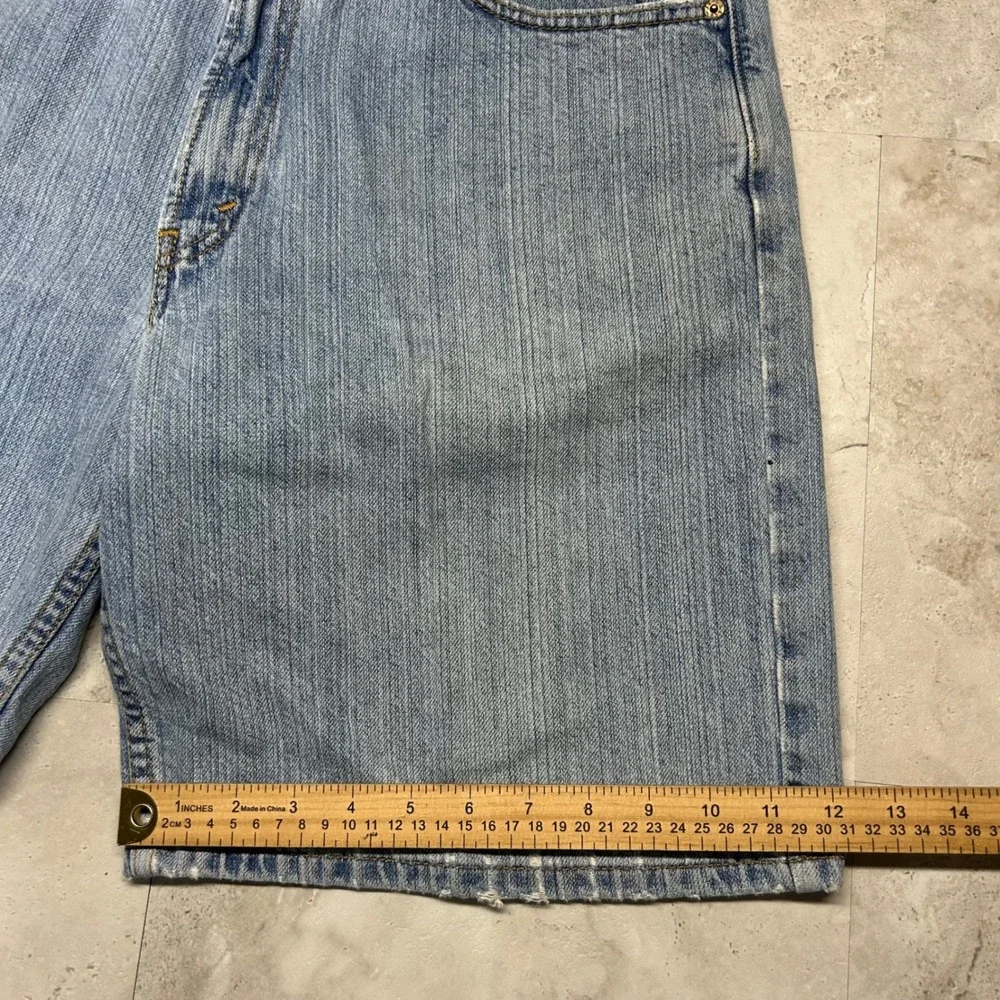 Levis message 11 dark